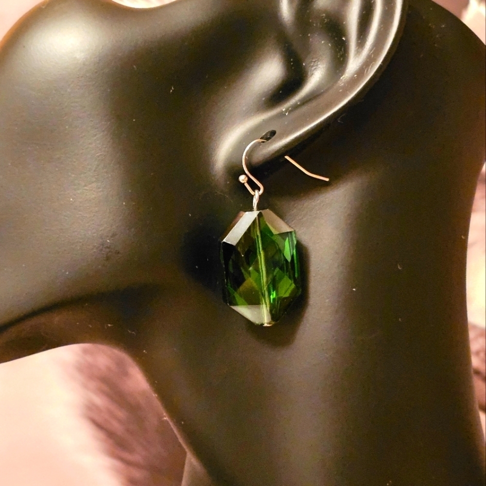 Elegant Green Crystal and NEW Faux Leather Earrings Set E1P42/3 - Picture 2 of 8